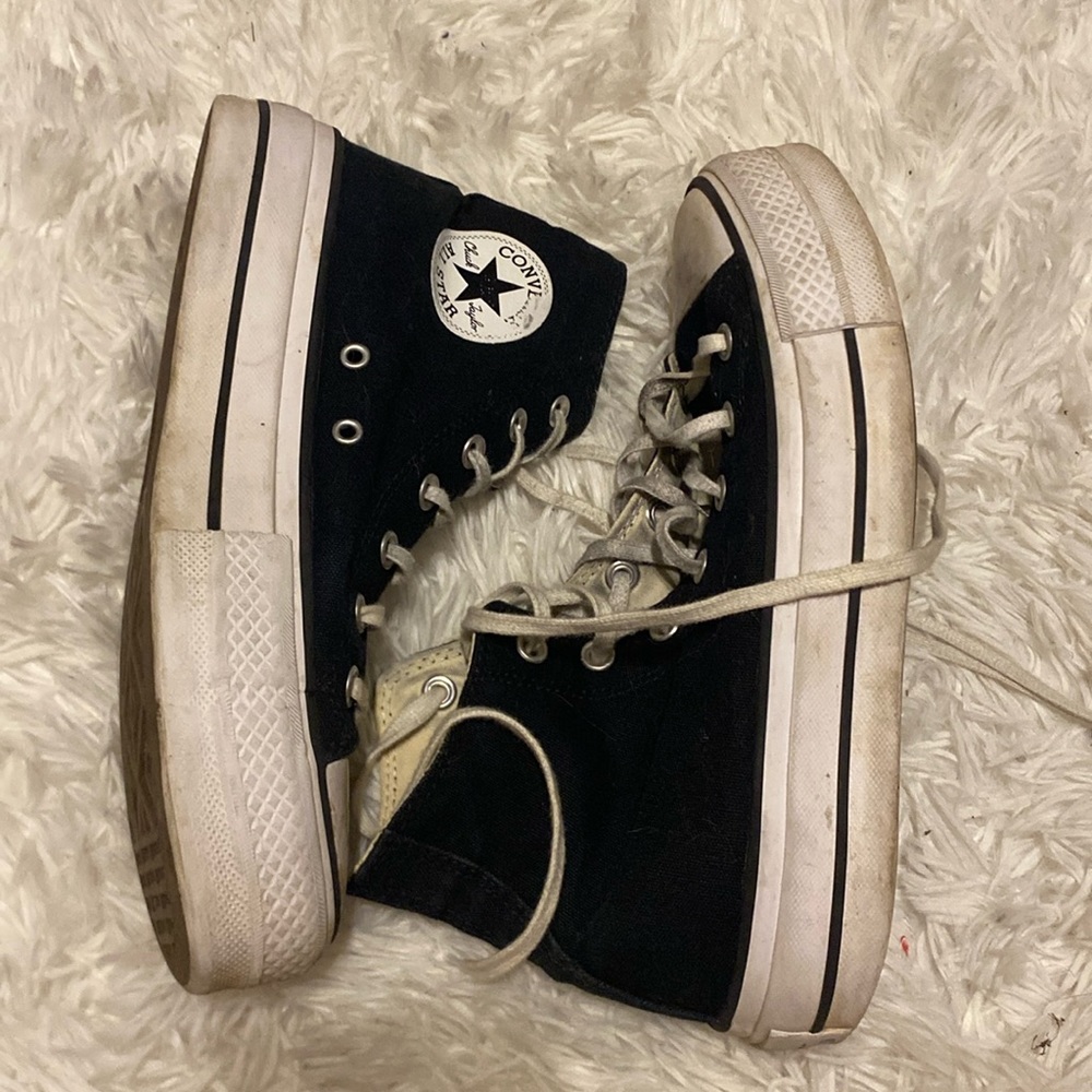 Women’s black converse
